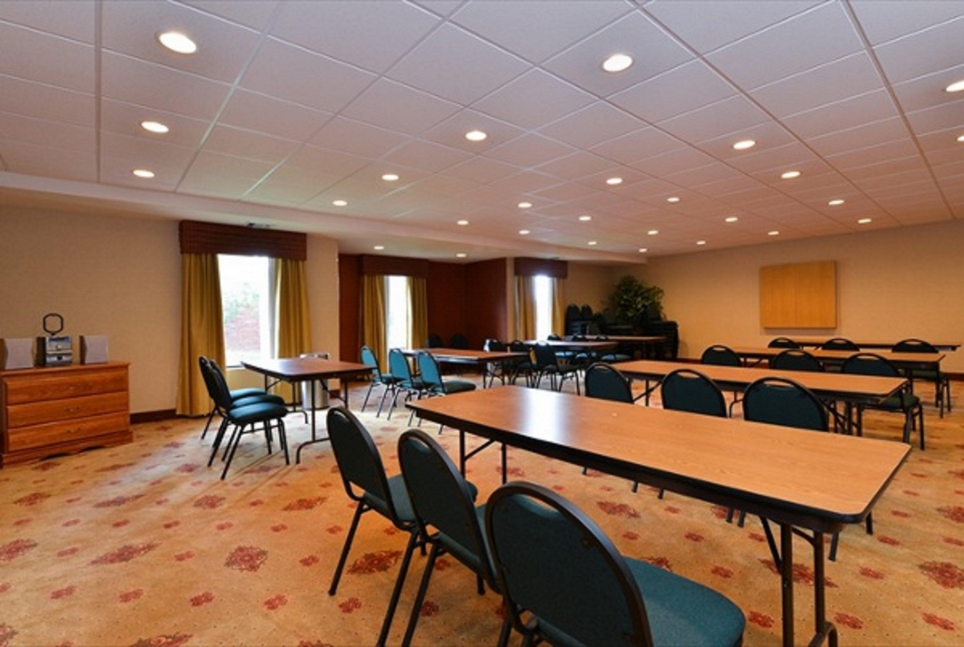 Holiday Inn Express Hotel & Suites Petersburg/Dinwiddie By Ihg Экстерьер фото